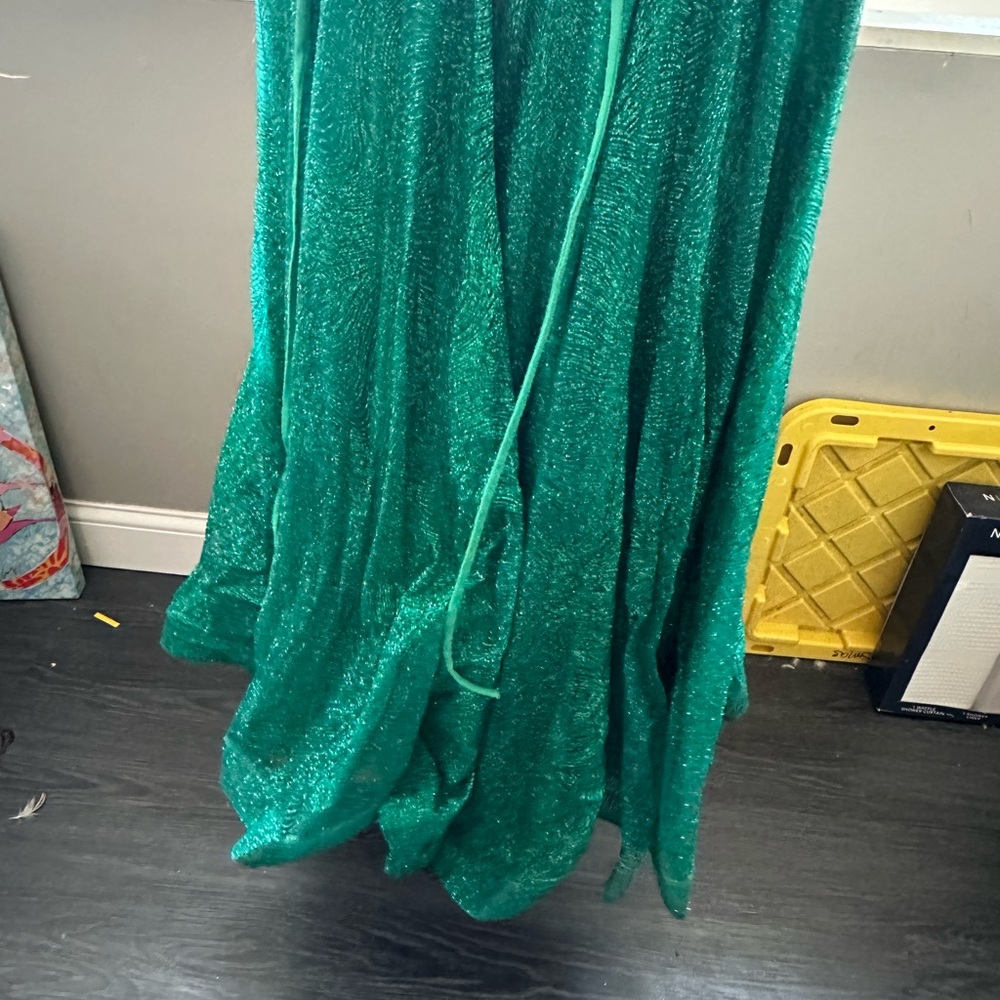 Green PROM DRESS ๐๐คฉ - Picture 3 of 7